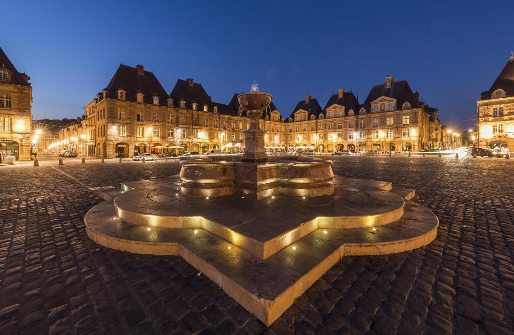 Budget Appart Avec Parking Au Centre-Ville Charleville-Mézières Zewnętrze zdjęcie